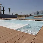 Bright Fenced Garden Flat With Swimming Pool Апартаменты Бибионе