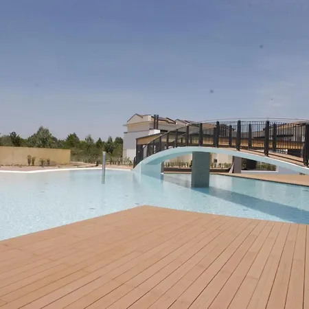 Bright Fenced Garden Flat With Swimming Pool